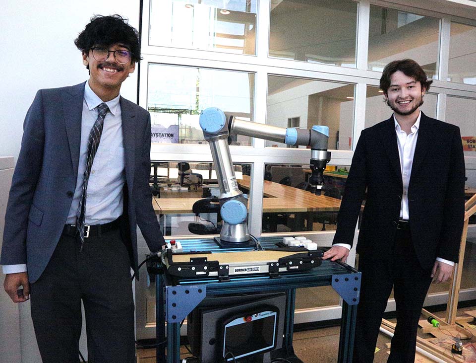Lunar robot proposal by freshman-sophomore team is among 14 finalists